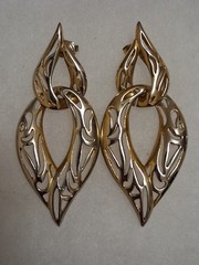 VTG segmented gold/silver-tone dangle drop earrings, teardrop, intricate cutout