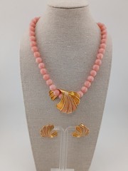 AVON 1990 DRAPED ELEGANCE NECKLACE EARRINGS SET gold-tone peach enamel & lucite