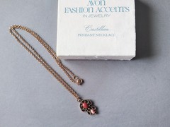Vintage 1974 AVON ‘Castillian’ Pendant Necklace IOB Antiqued Goldtone Faux Coral