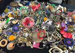 17 Pounds Pierced Vintage To Fashion Mixed Metals Earrings Jewelry Lot #70