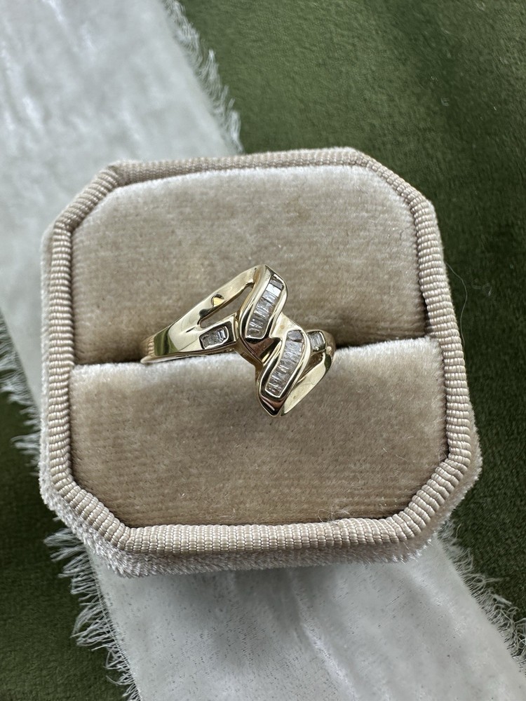 Vintage 10K Yellow Gold Natural Diamond Baguette Ring .22cttw Sz 7.25 / 3.2g