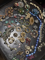 Vintage Jewelry Scrap Lot Repair Craft Harvest Rhinestone Beads Brooches 50+