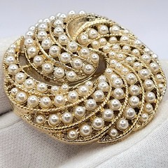 Vintage Faux Pearl Cluster Brooch Swirl Round Gold Tone Metal Classy 90s