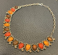 Vintage Lisner 1960s Molded Lucite Leaf Heart Rhinestone Gold Tone Choker 15.5”