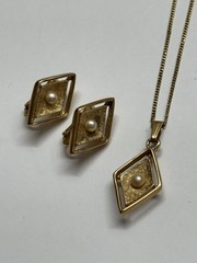 SARAH COVENTRY SET DIAMOND SHAPED NECKLACE & CLIP EARRING SET, GOLD PEARL