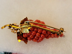 ANTIQUE VICTORIAN CORAL GRAPE BUNCH BROOCH-GILDED 800-FRUIT