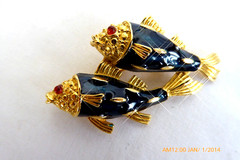 RARE VINTAGE TRIFARI BLUE ENAMEL FISHES BROOCH PIN