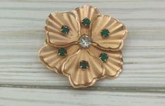 Vintage Gold Tone Flower Green Rhinestone Brooch Pin Pendant