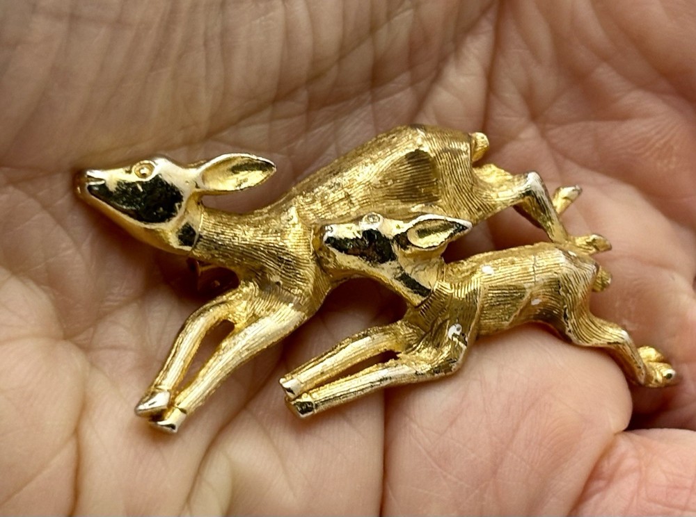 Deer & Fawn Mom & Baby Leaping Pin Jumping Gazelle Vintage Animal Brooch Gold Tn