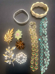 Vintage 18 Pieces LOT!! Signed Sarah Cov., Lisner, Trifari, Avon & W. Germany.