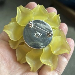 Vtg Frosted Green Soft Molded Plastic Rhinestone Flower Brooch SilverTone