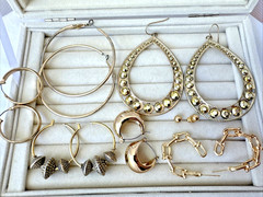 7 Pairs Of Gold Tone VTG Pierced Earrings LOT Enamel 1980s 1990s modern Art deco