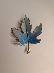 Vintage Blue White Enamel Maple Leaf Pin Brooch Gold Tone Autumn Nature