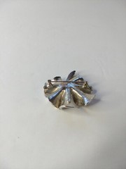 Sarah Coventry Silver Tone Rolling Leaf Pin Brooch Vintage Glam Nature