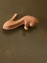 Vintage 1940s 1950s Women’s High Heel Brooch Pin – Pink / Salmon Color