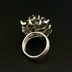 VINTAGE 1960’S 0.60 CTW DIAMOND + 11 CTW SAPPHIRE RING – 18K YG 14.74 GRAMS