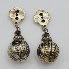 Four Leaf Clover Ornament Ball Drop Dangle Silver Tone Vintage Pierced Earrings