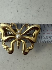 Vtg SIGNED AAI Gold Tone Faux Pearl Butterfly & Flower Brooch Pin 2 Set