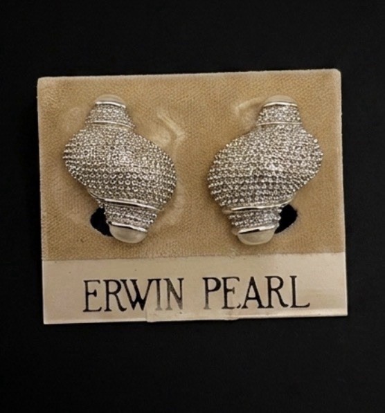 Erwin Pearl Shell Shaped Earrings Clip On