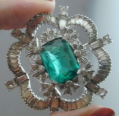 FAB JOMAZ Joseph Mazer Emerald Center Clear Rhinestone Pin Brooch Baguettes