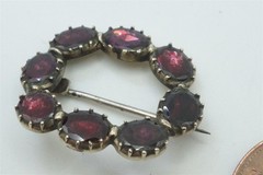 GOLD GARNET CIRCLET BROOCH – ANTIQUE ENGLISH c1830