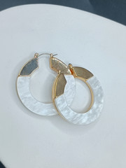 Vintage Wide Hoop Earrings Faux Mother Of Pearl Gold Tone 1.75″ Lightweight