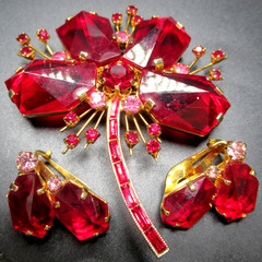 AUSTRIA Gorgeous Red Gammatic Rhinestone Vintage Brooch Earring Set