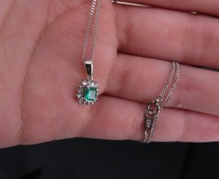 Vintage 0.30ct Colombian Emerald 0.18ct Diamond Platinum Chain Necklace