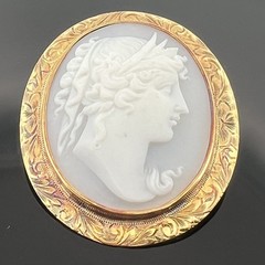 Vintage Hand-Carved Shell Cameo Brooch Pendant 14K Yellow Gold Estate