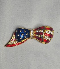VINTAGE CAROLEE Bow American Flag Gold Tone Enamel Rhinestones Brooch