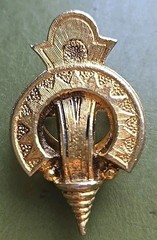 VTG Signed ART Brooch Hinged Scarf Clip Brushed Gold Tone 1 3/4″ Fashion Jewelry
