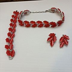 Lisner Cherry Red Necklace Bracelet Earrings Parure Set Leaf Shaped Thermoset