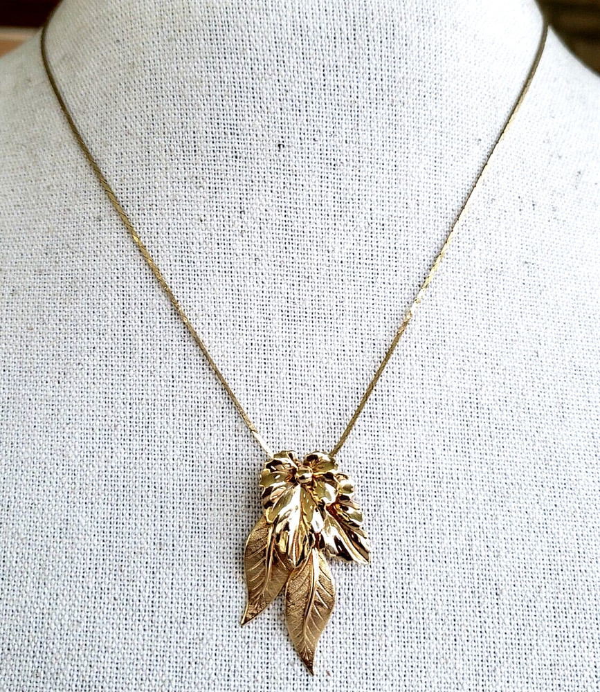 Vintage Leaf Cluster Pendant Gold Tone Necklace 17.75″ Spring Ring & Cobra Chain