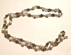 STUNNING VINTAGE SIGNED REVLON PEARL GOLD TONE STATION 24″ NECKLACE CLASSIC