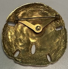 VTG Sand Dollar Brooch Brushed Gold Tone Pin Ocean Beach Realistic Sea Life