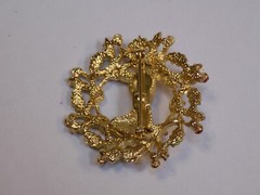 Reindeer Wreath Blue Eye Gold Metal Pin Vintage Old Christmas Holiday Holly 1.5″