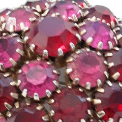 Vintage Multi Shades of Pink/Purple and Red Rhinestone 1.25″ Brooch Unsigned