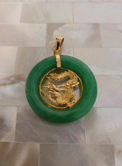 Vintage Chinese 14K Gold Apple Jade Dragon Circle Pendant 4.5 Grams