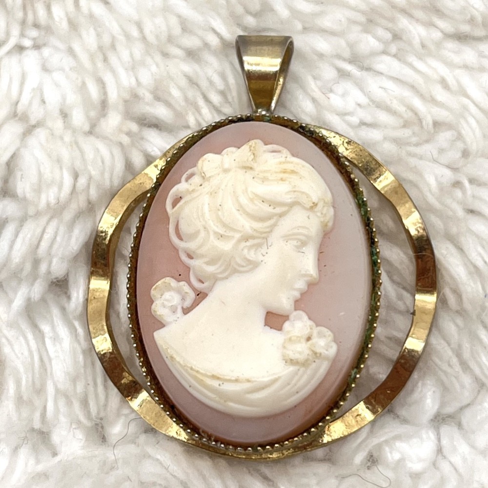 Vintage Cameo Pendant Gold Tone Carved Resin Lady Profile 1.25″