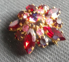 Vintage Austria Red & Pink Rhinestone Brooch 1.5″ Floral Cluster Gold‑Tone