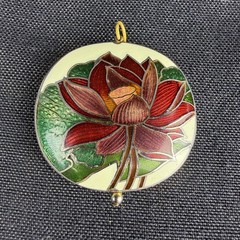 Vtg 1970s Cloisonne Enamel Lotus Blossom Pendant Necklace Gold Tone Boho Round
