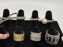 Estate Jewelry Lot 18 Rings Rhinestone Gold Silver Tone Vintage Fashion