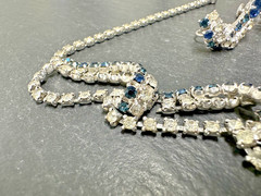 VINTAGE 16.5″ BLUE & CLEAR RHINESTONE NECKLACE + SCREW BACK EARRINGS N747