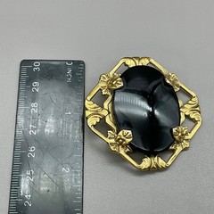 Vintage Brooch Womens Black Gold Tone Oval Faux Onyx Victorian Style 1.75 In