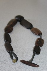 VTG BEAUTIFUL Gerda Lynggaard Monies Wood & Leather Necklace ORG TAG 21″ Long