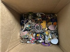 17 Pounds Pierced Vintage To Fashion Mixed Metals Earrings Jewelry Lot #70