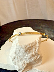 18k Yellow Gold Textured Bangle Bracelet W/ Purple Cabochon Gemstones
