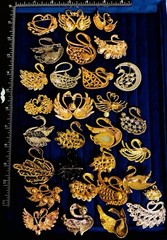Lot 30 Swan Brooch Pins Rhinestone Enamel Pearl Crystal Bird Graceful Gem