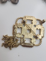 Avon Bow Brooch Vintage Gold Tone With White Enamel And Dangle Tassel Signed Pin