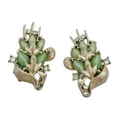 Vtg Gold Tone Green Cabochon Leaf Climber Earrings Clip Back 1.25″ VGC